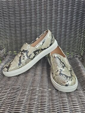 Time And True Faux Snakeskin Sneakers Slip On Size 7